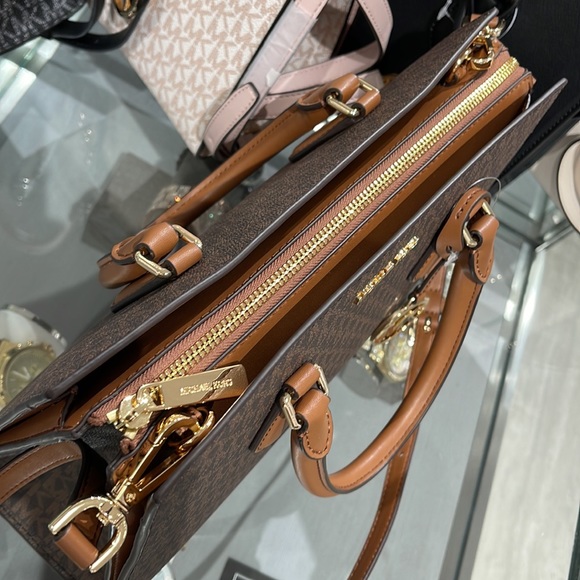 Michael Kors Sheila Medium Center Zip Satchel Bag
Color: Brown
NWT - Picture 6 of 16